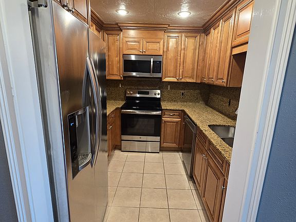 3rd image of 215 NW Fairway Hills Gln Unit 9