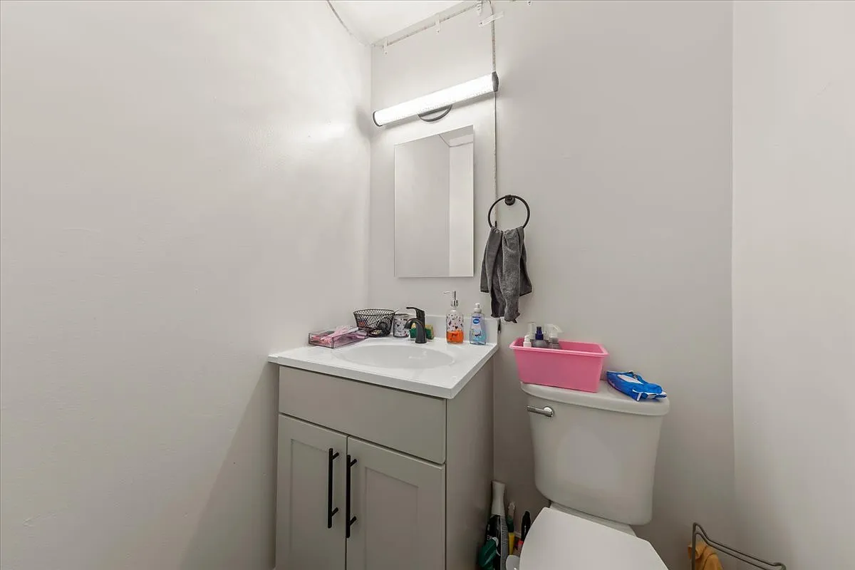 2 bed, 1.5 bath, 843 sqft, $2,750 — Photo 2