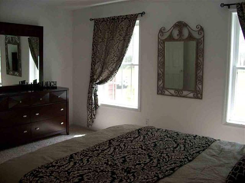 5th image of 34 CHARLTON Road