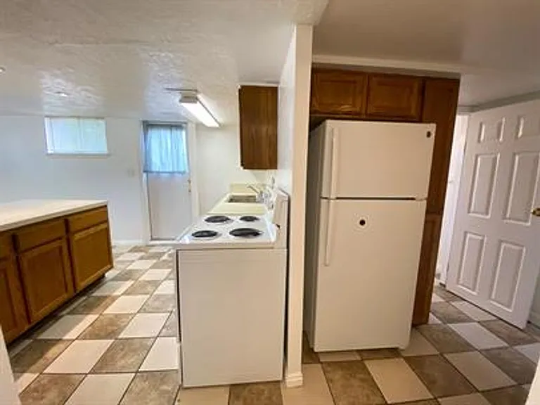 236 E 400 S — Photo 20