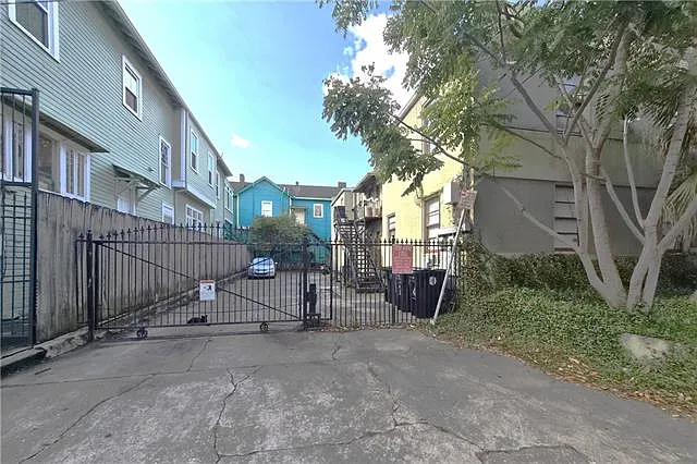 2 bed, 1.0 bath, 750 sqft, $1,290 — Photo 2