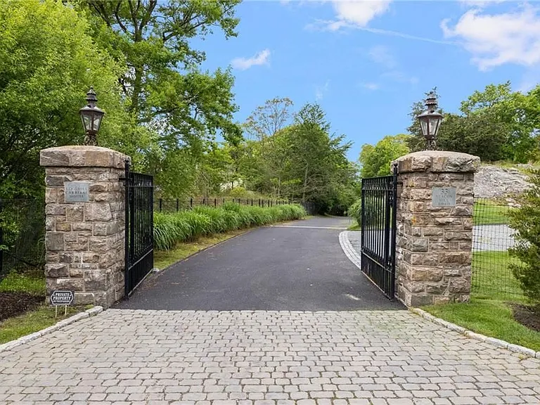 33 Beacon Hill Rd — Photo 32