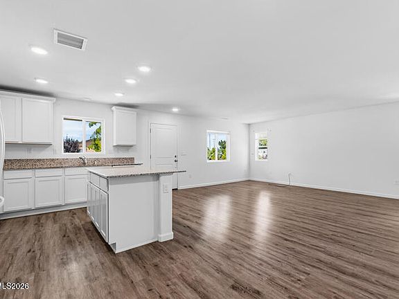 5th image of 304 Limber Pine Dr