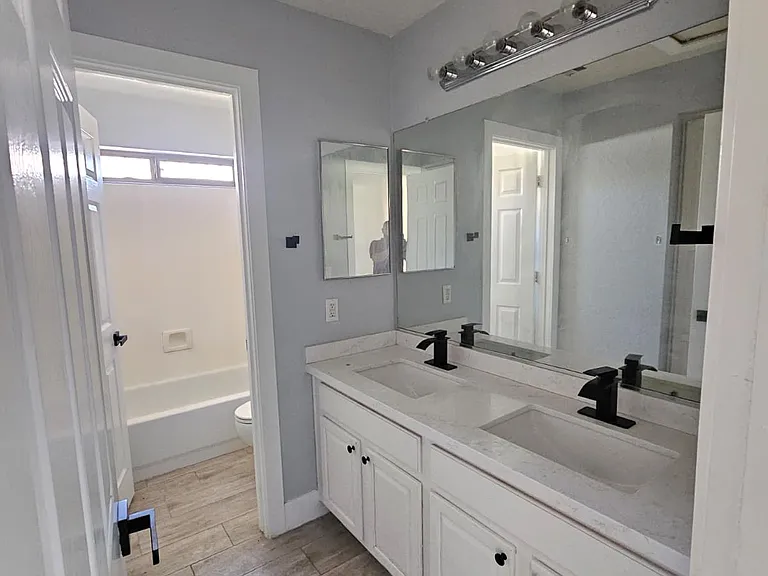 13335 W Lisbon Ln — Photo 13