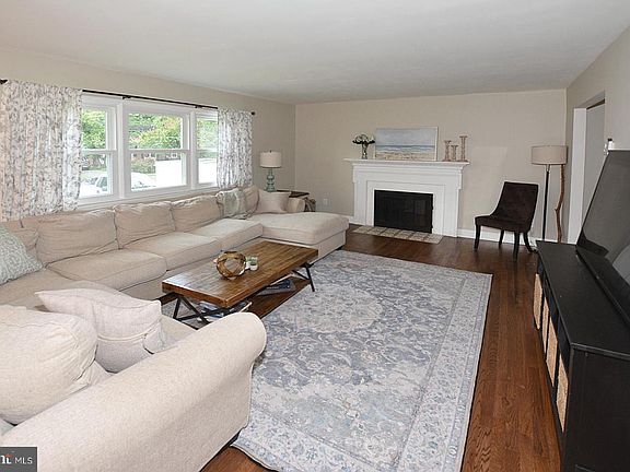 5th image of 4217 Corcoran St