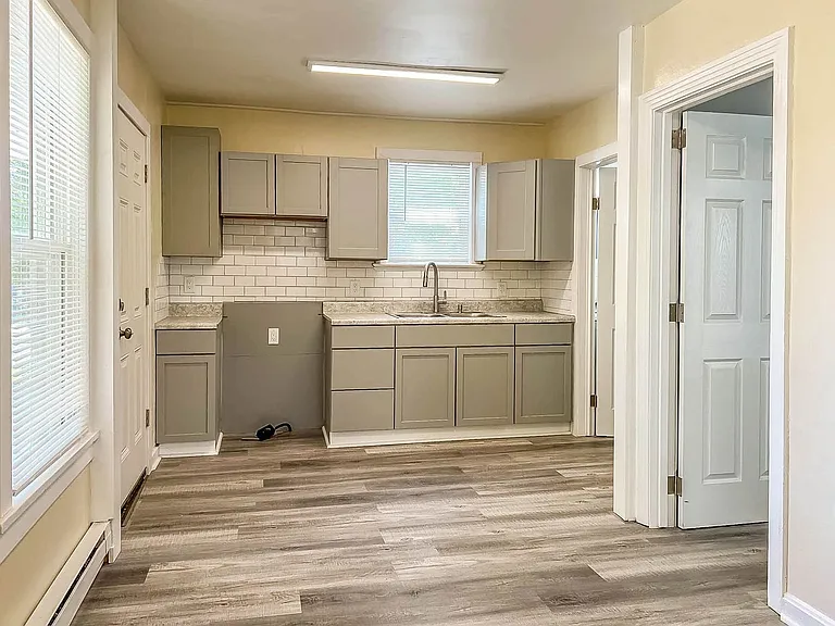 862 Kenmore Blvd — Photo 8