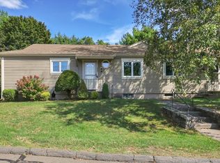 332 Songbird Ln #332, Southington, CT 06489