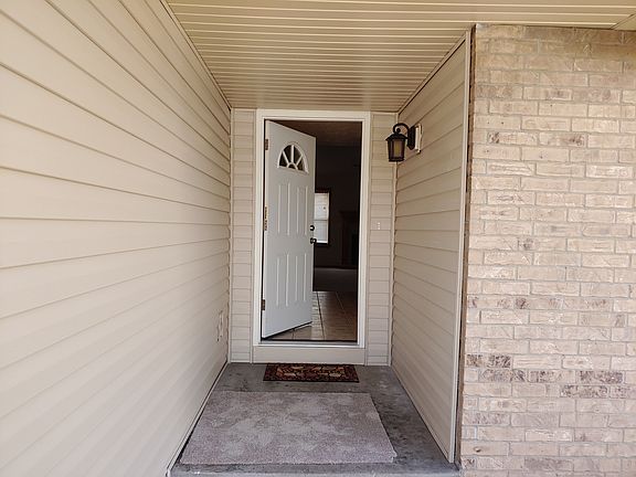 3rd image of 443 S Basswood Ave