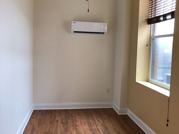 4th image of 21 Bay St APT 403