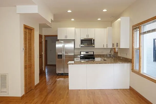 2847 N Rockwell St #2 — Photo 1