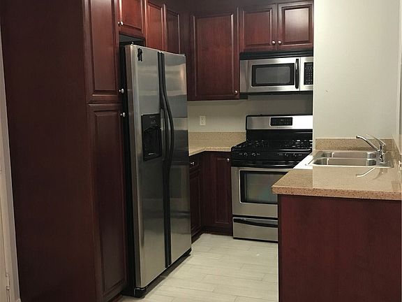 3rd image of 21500 Burbank Blvd APT 101