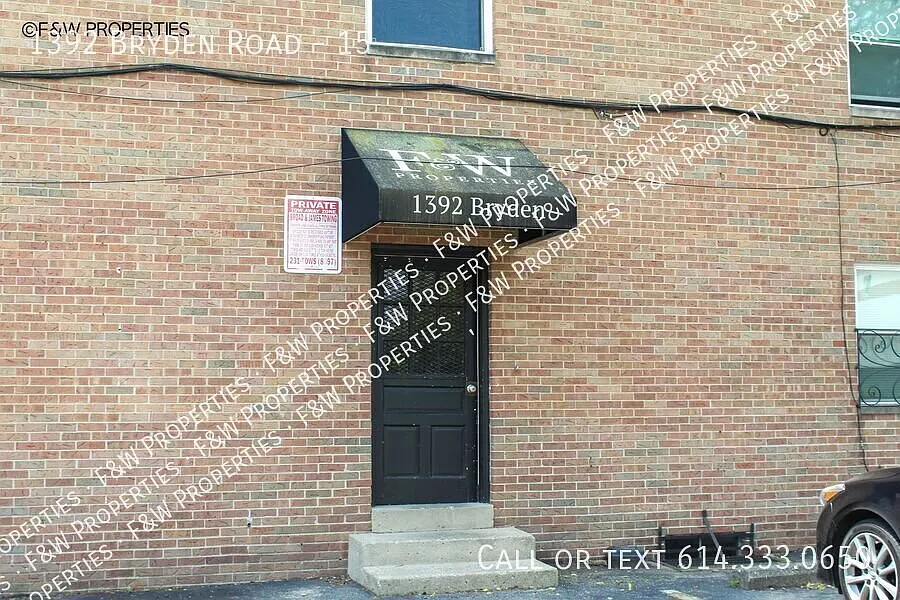 Located in the heart of Historic Olde Towne East and close to Franklin Park Conservatory. These 1... — Photo 3