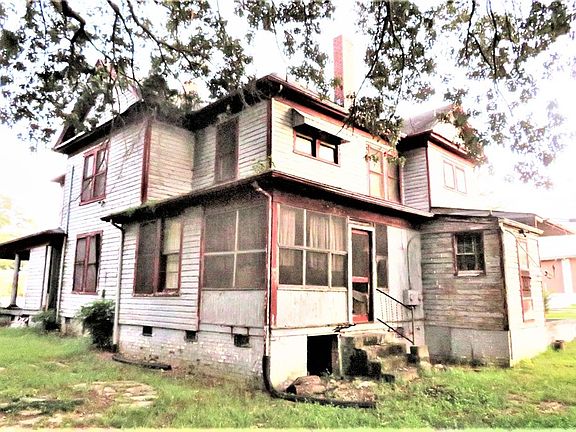 5th image of 425 Jackson St