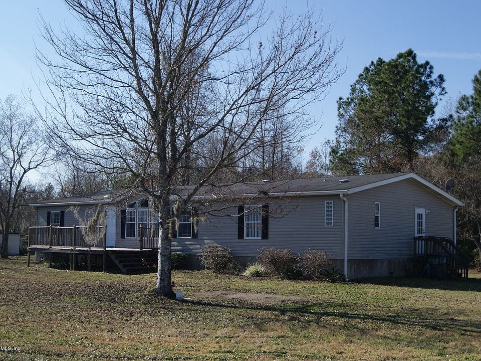 2nd image of 44019 Maple Ct
