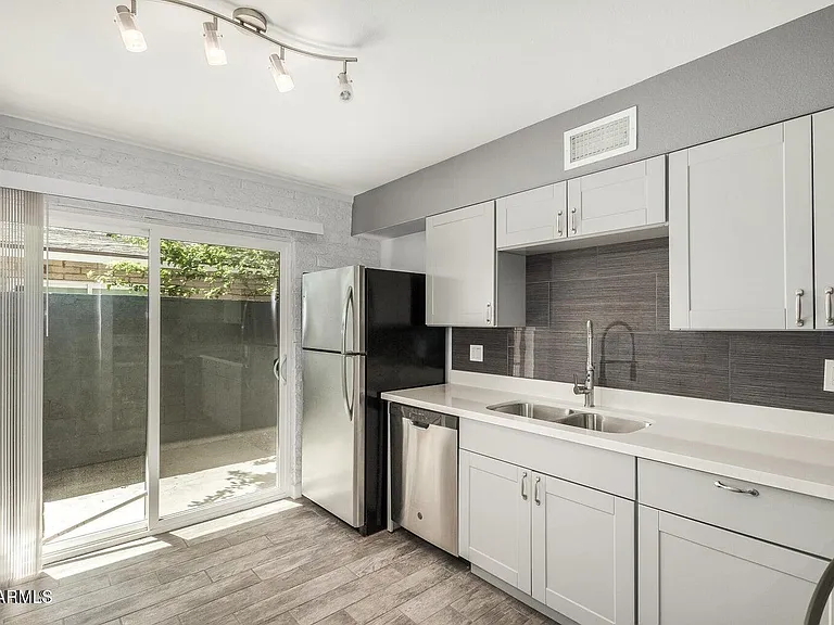 1118 S McClintock Dr #1 — Photo 10