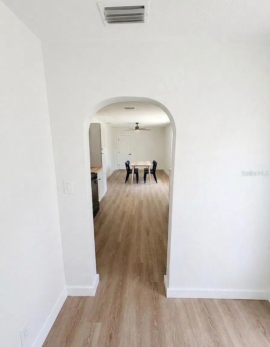 3 bed, 1.0 bath, 1037 sqft, $2,895 — Photo 4