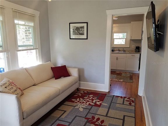 3rd image of 808 1/2 Grove St N