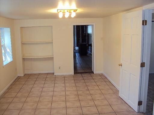 3rd image of 1037 S Elgin Ave