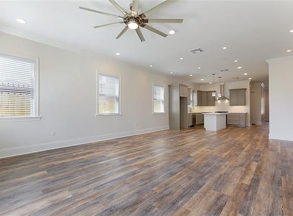 4th image of 819 N Woodlawn Ave