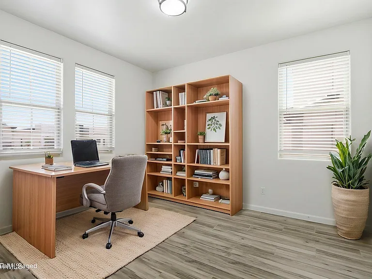 253 Farnborough St — Photo 12