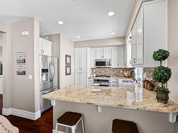 3rd image of 2405 Plateau Dr