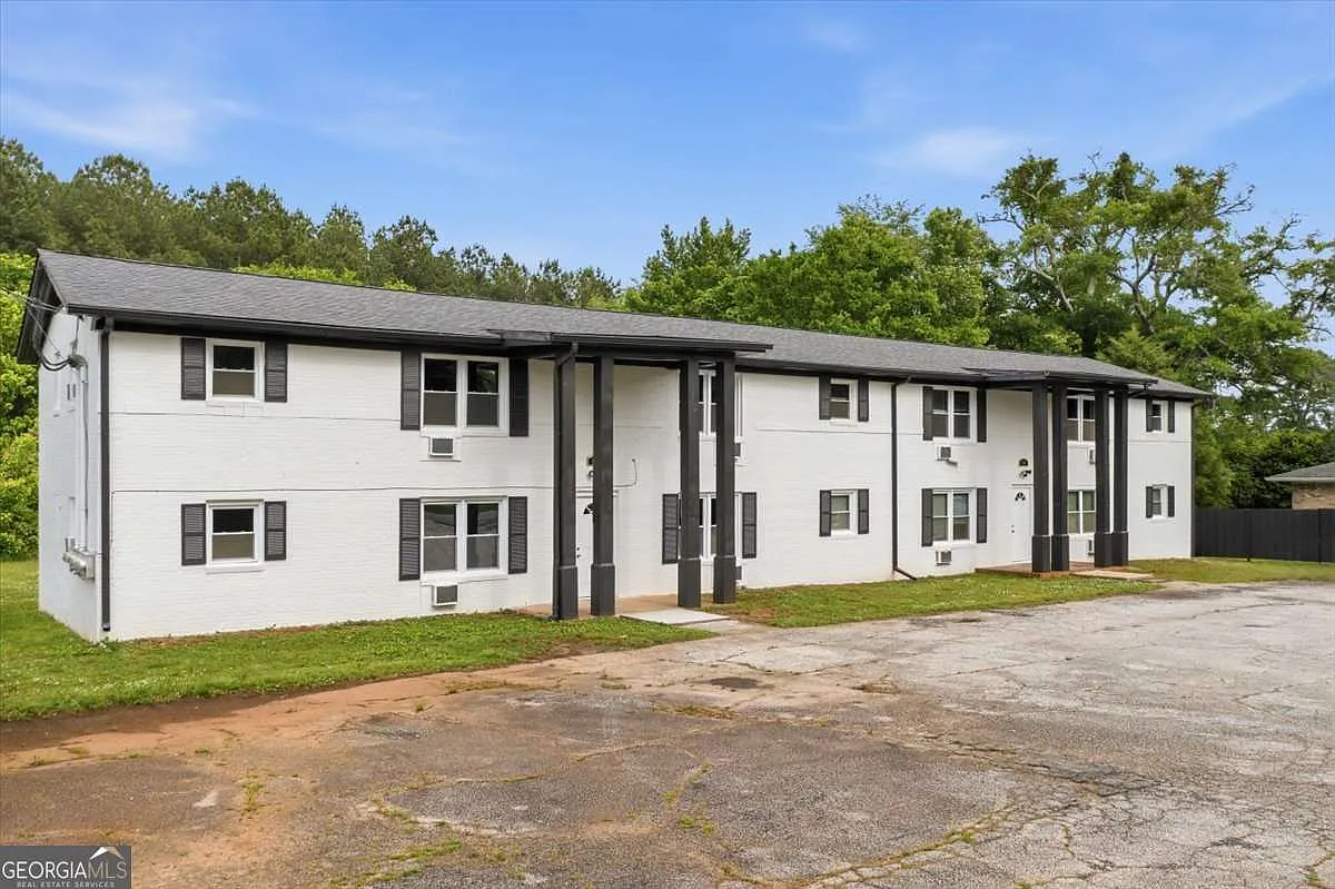 2 bed, 1.0 bath, $1,195 — Photo 1