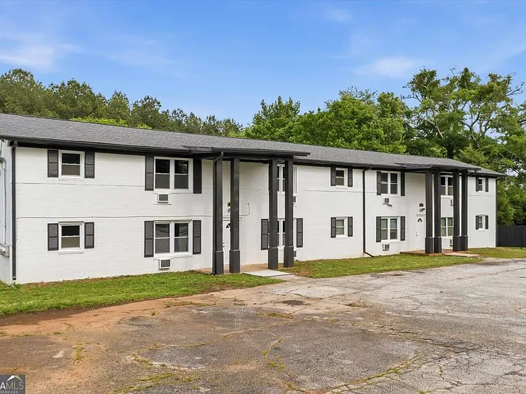 608 N College Dr #3 — Photo 1