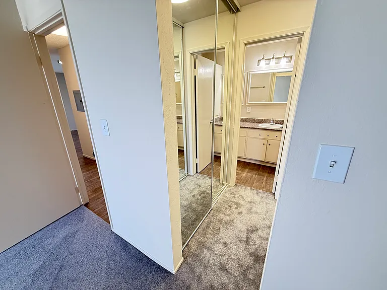 Otis Terrace Apartments — Photo 19