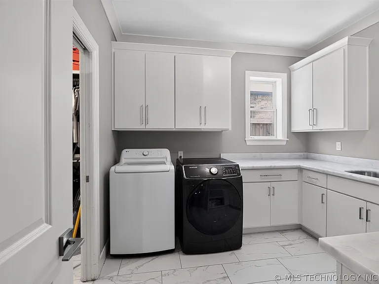 1119 W 86th Pl S — Photo 16