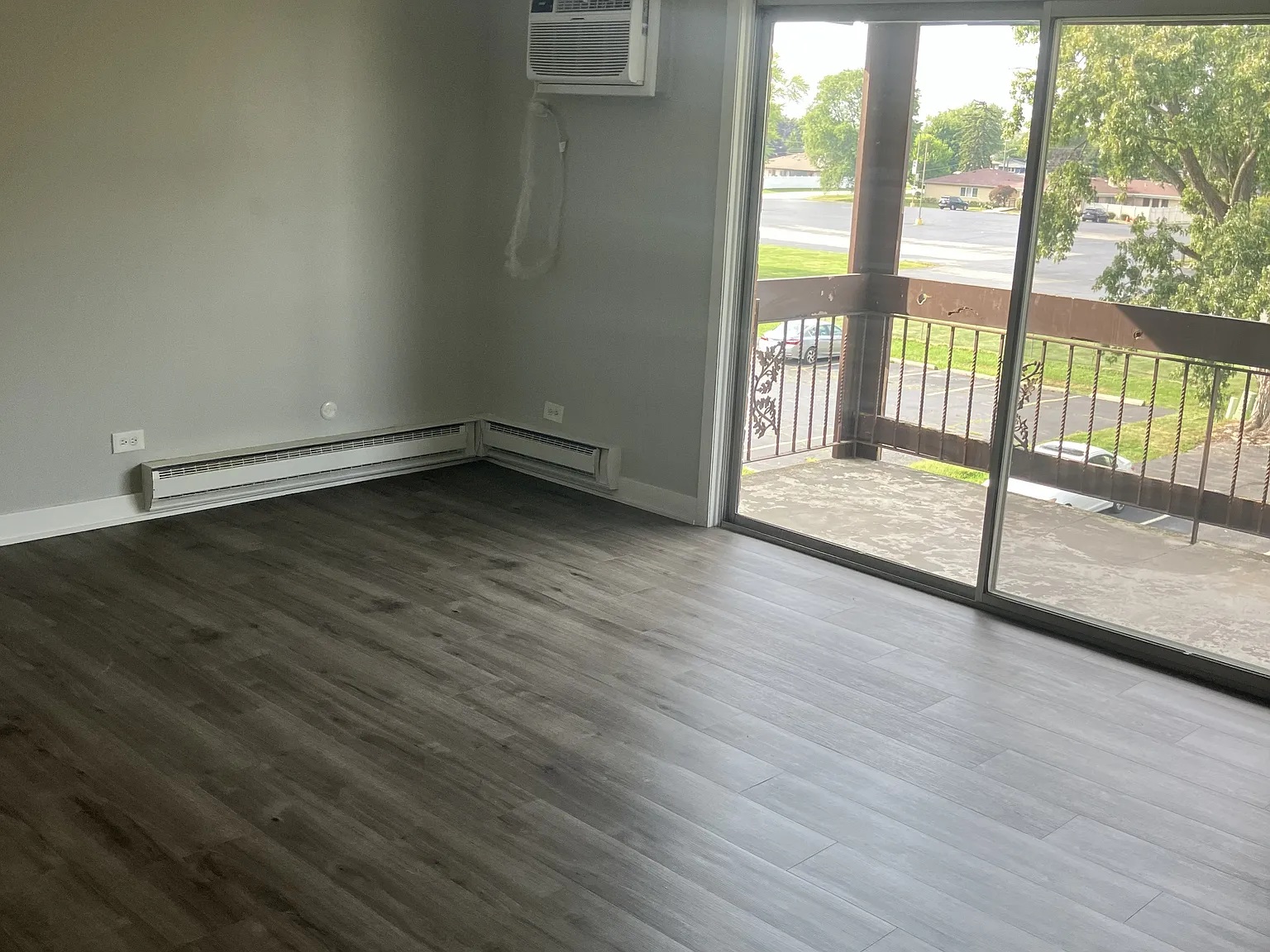 2 bed, 1000 sqft, $1,650 — Photo 4