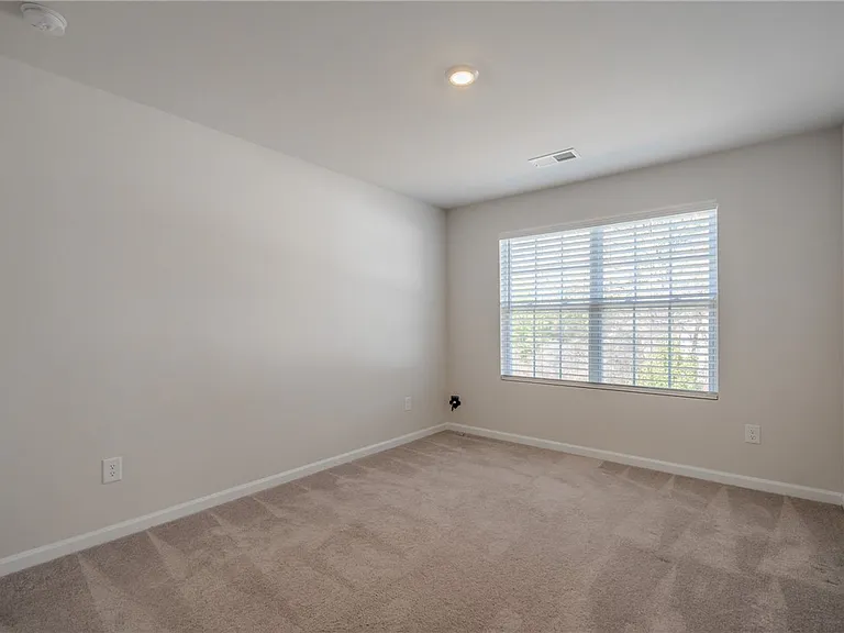 14 Loebner Ln — Photo 36