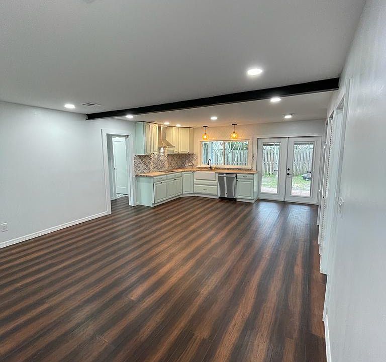 Entrance - Living room. Open floor plan