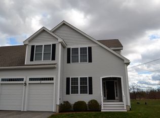 7 Blossom Ln, Stratham, NH 03885