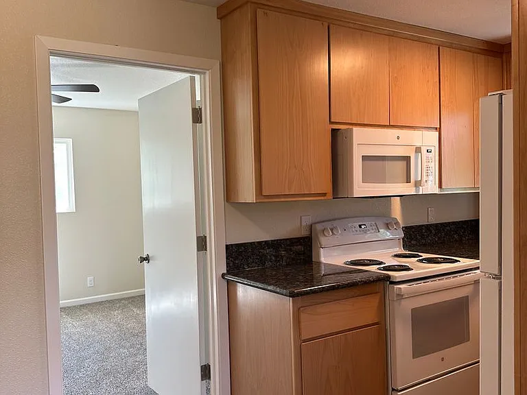 Ivy Common Apartments — Photo 9