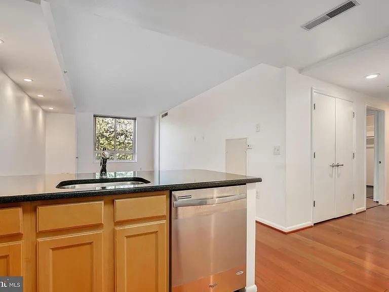 355 I St SW #511 — Photo 11