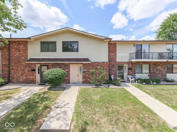 1014 Greenwood Trl E, Greenwood, IN 46142