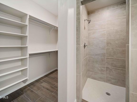 5th image of 408 Coleford Ln