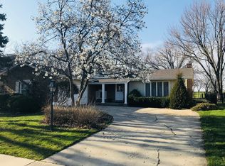 1102 W Cypress Dr, Arlington Heights, IL 60005