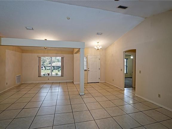 4th image of 832 Berryhill Cir