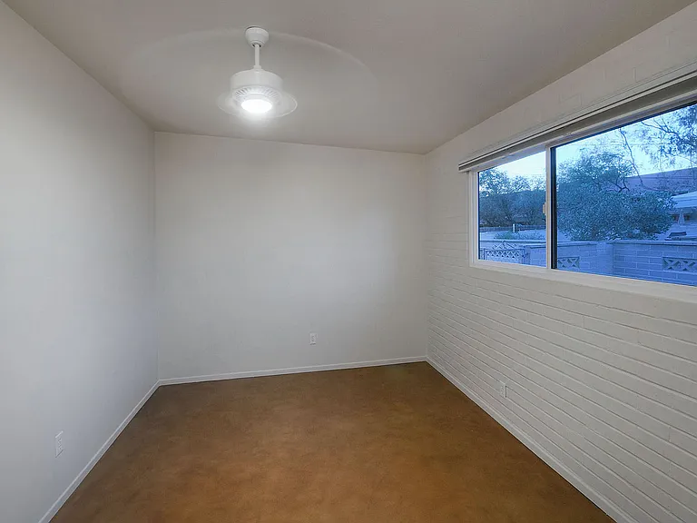 1445 N Arcadia Ave — Photo 23