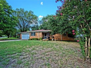 212 Fanning Dr, Hurst, TX 76053