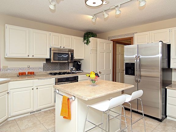3rd image of 12556 Dover Dr