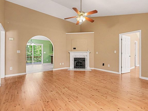 3rd image of 3814 Ridgewood Dr