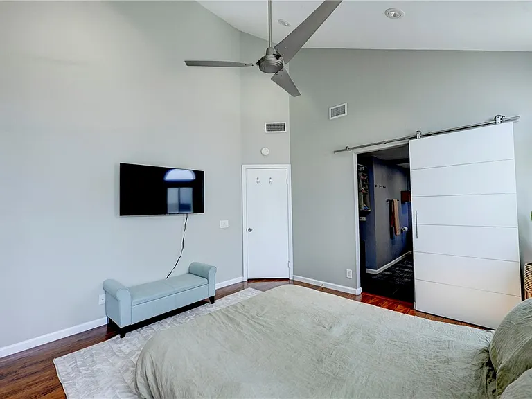 260 Victoria St #5 — Photo 21