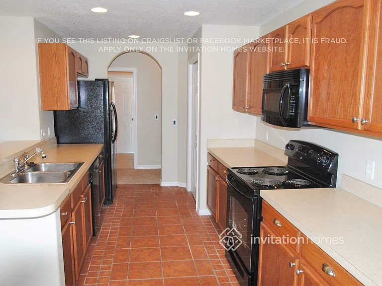 13343 Biscayne Dr — Photo 6