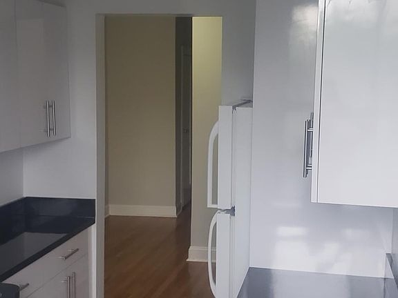 3rd image of 8912 102nd St