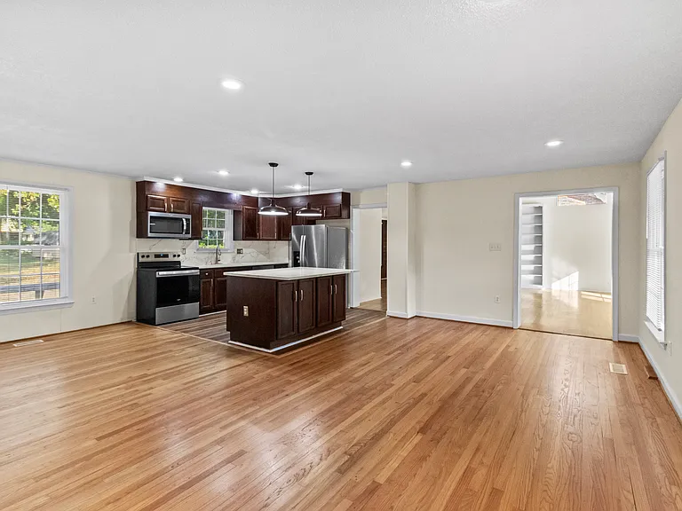 3234 Hunter Dr — Photo 3