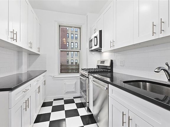 3rd image of 115 E 89th St APT 8A