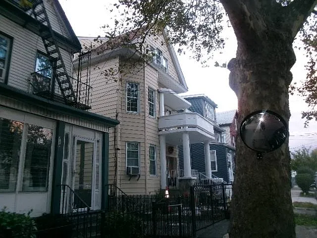432 S 1st Ave — Photo 2