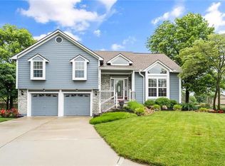 1502 Bridlewood Ln, Raymore, MO 64083